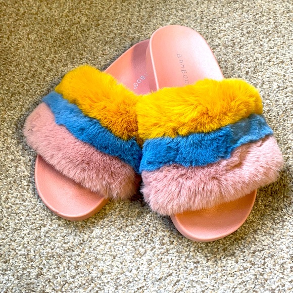 BAMBOO Shoes - *Host Pick* Bamboo Mindy Pink Blue Yellow Fuzzy Faux Fur Slides SZ 7M